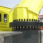 Protective housing for sprockets for rotatable working platforms.