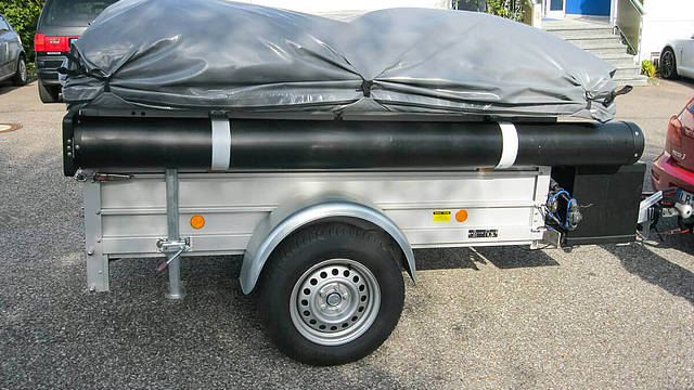 Trailer with transport tube